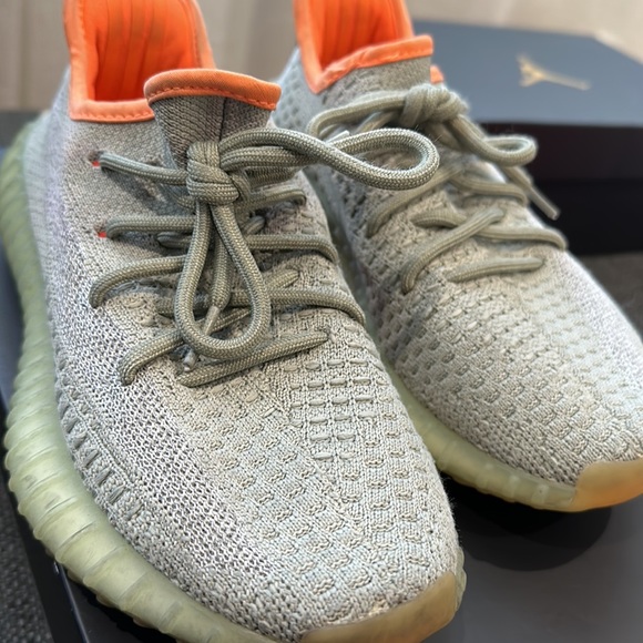Yeezy Boost 350 V2 "Desert Sage" sneakers - Picture 4 of 8